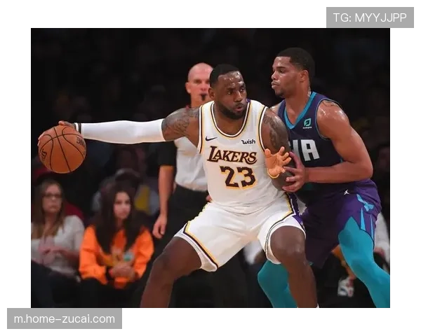 黄蜂精准联防切断湖人突破路线 客场大胜展战术应变价值